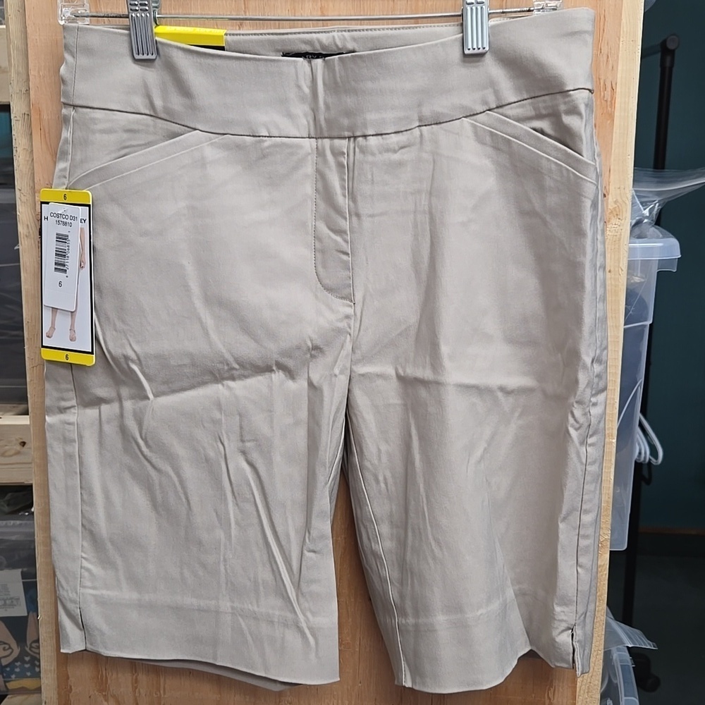 Hilary Radley Size 6 Light Beige Pull On Bermuda Style Dress Shorts